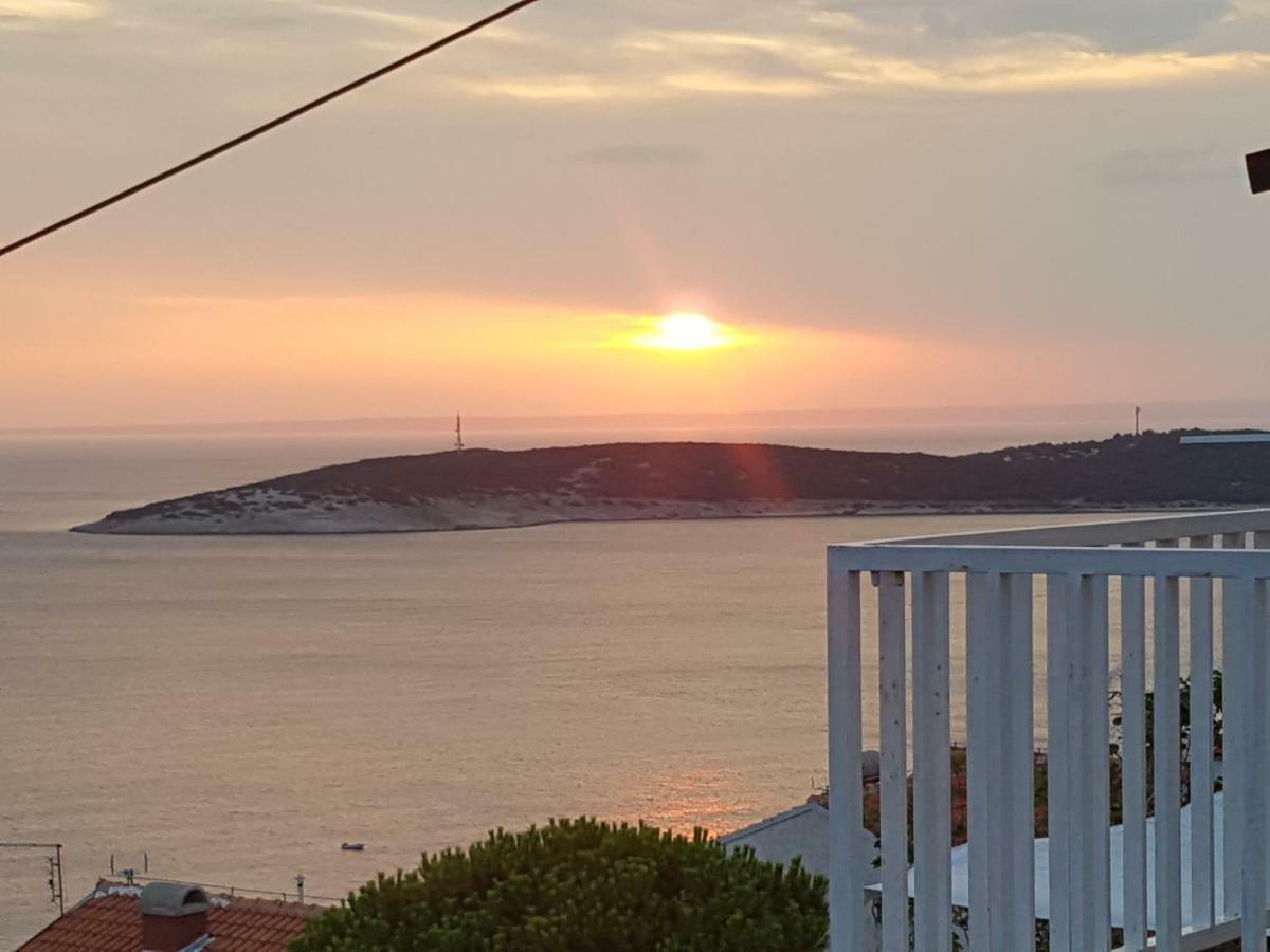 Modern Two Floors Apartment With A Beautiful View Martinšćica المظهر الخارجي الصورة